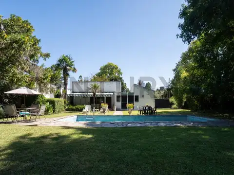 Casa quinta en el barrio El Cortijo, San Miguel.