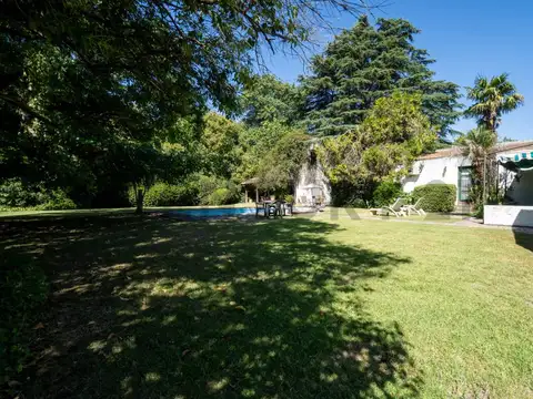 Casa en Venta con 2 cocheras