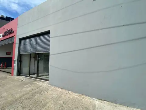 Local en Alquiler en Coghlan, $ 3.000.000