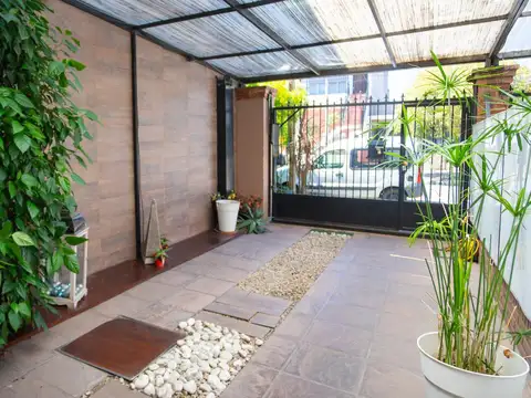 Depto Tipo Casa en Venta con 1 cocheras