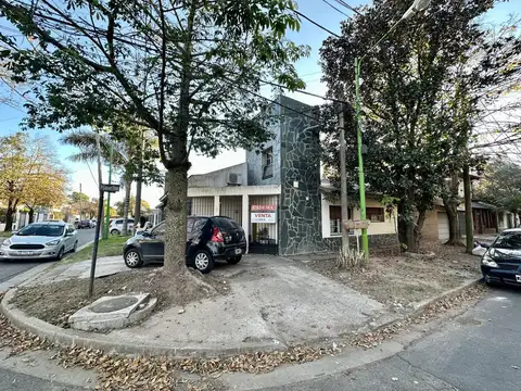 Casa en Venta de 4 amb. 3 dormitorios. Cochera. Barrio La Argentina, Campana