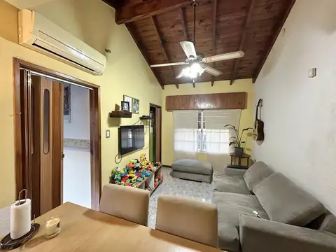 Casa en Venta de 4 amb. 3 dormitorios. Cochera. Barrio La Argentina, Campana