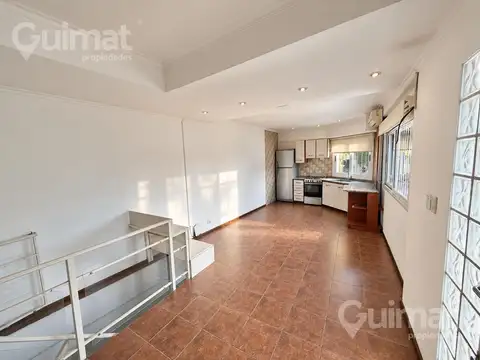 Depto Tipo Casa 4 ambientes con 2 baños