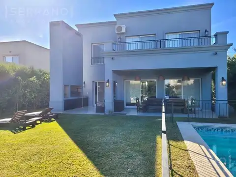 MGA. Venta Casa de 3 dormitorios, en lote interno con piscina, Los Lagos, Nordelta