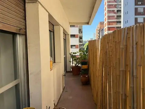 VENTA Amplio 4 Ambientes de 94 m. con Cocina Separada y Balcón Corrido. Barrio Norte / Retiro