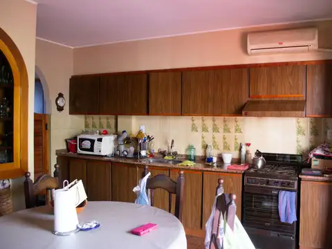 Casa en Venta con 3 cocheras