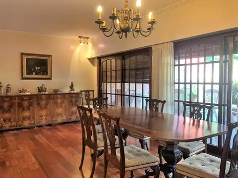 Casa 7 ambientes con 5 baños