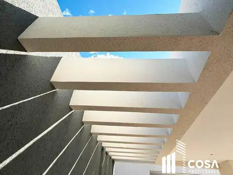 Casa en Venta con 2 cocheras