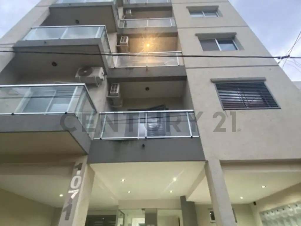 41 e/ 16 y 17 1000, Piso 3