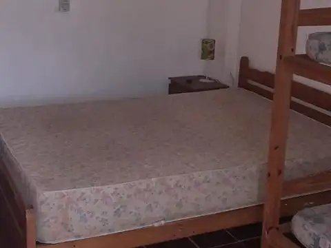 Casa 8 ambientes con 3 baños
