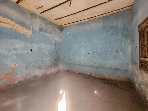 Galpón de 130m² con techo plano y oficinas