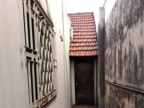 OPORTUNIDAD CASA TERRENO PROPIO Y DEPTO A REFACCIONAR