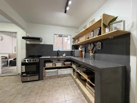 Casa 4 ambientes con 2 baños