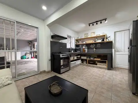 VENTA CASA 4 AMB. C/PATIO, PARRILLA - PILAR CENTRO