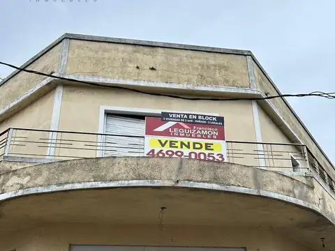 CASA MULTIFAMILIAR - IDEAL INVERSOR - 3 VIVIENDAS   2 LOCALES