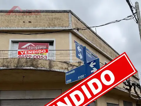 CASA MULTIFAMILIAR - IDEAL INVERSOR - 3 VIVIENDAS   2 LOCALES