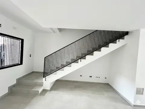Casa 4 ambientes con 3 baños