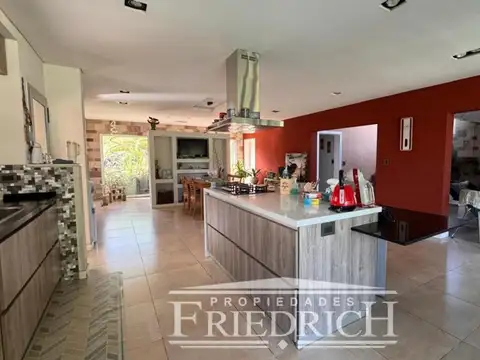 Casa en Venta con 5 cocheras