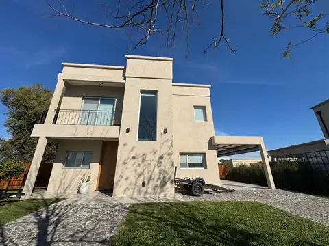 VENTA DE CASA DOS PLANTAS CON PILETA - CATEGORIA PREMIUM - SANTA EMILIA PILAR DEL ESTE