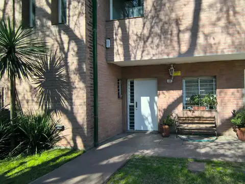 Casa en venta en Arguello zona Colegios - 3 dormitorios y jardin con pileta - calefaccion Central