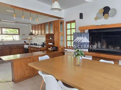 Casa 6 ambientes con 2 baños