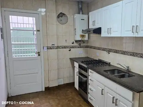Depto Tipo Casa 6 ambientes con 2 baños