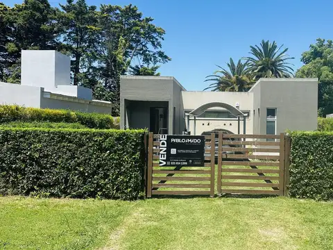 Casa en barrio cerrado. 2 Dormitorios.  143 entre 515 y 517