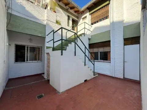 Depto Tipo Casa 6 ambientes con 2 baños