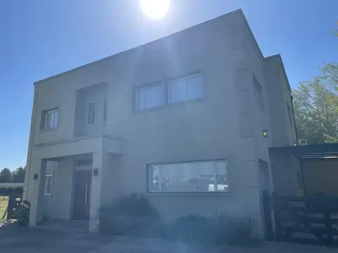 ALQUILER TEMPORARIO - CASA 7 AMB C/COCHERA - SAN VICENTE