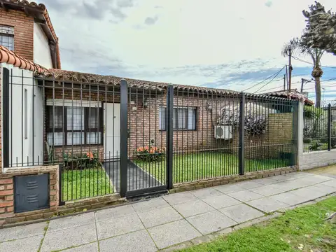 Casa en venta - 3 Dormitorios 2 Baños - Cochera - 232Mts2 - Almagro