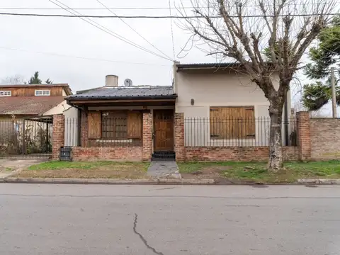CASA EN VENTA 4 AMBIENTES ALEJANDRO KORN 