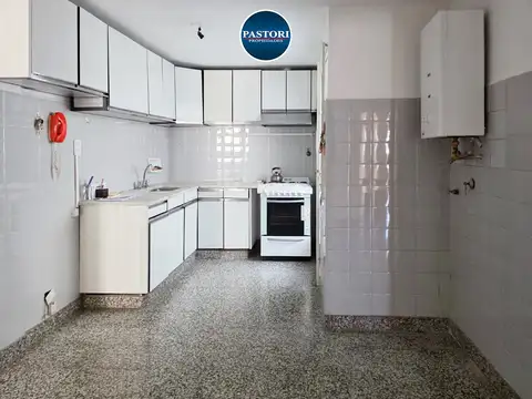 VENTA DE DEPARTAMENTO  DE 4 AMB EN FLORES