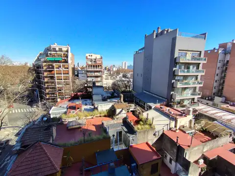 EXCELENTE AMBIENTE- MAGNIFICA VISTA – INMEJORABLE ESTADO - PRÓXIMO SUBTE LINEA “D” – BAJAS EXPENSAS