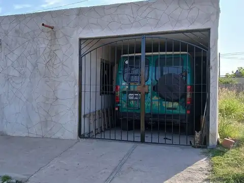 VENTA CASA 3 DORM BARRIO MERCANTIL CBA