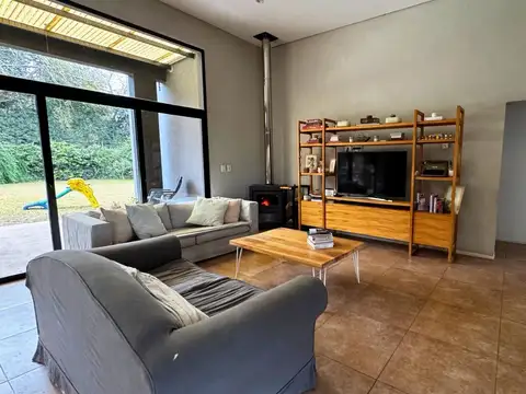 VENTA CASA 4AMB C/COCHERA+QUINCHO+PILETA - ESCOBAR