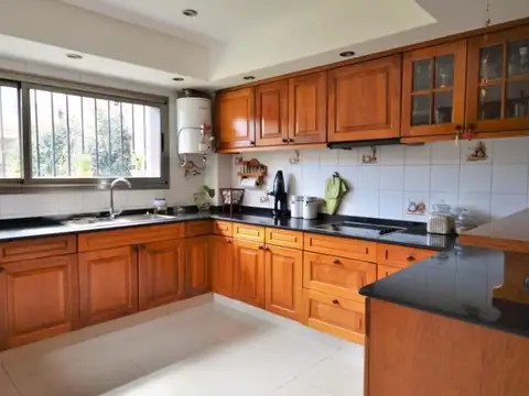 Casa 5 ambientes con 3 baños