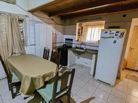 Casa 4 ambientes con 2 baños
