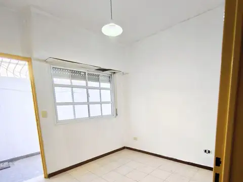 Departamento 2 dormitorios con patio sin expensas, independiente en Planta baja Jose Leon Suarez
