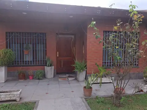 VENTA CASA 5 AMB Y QUINCHO , A CREDITO