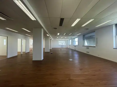 Oficina de 700 m2 con 2 cocheras - Oportunidad!!