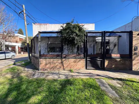 VENTA - Casa de 2 dormitorios con cohera. Barrio Alberdi, Rosario.