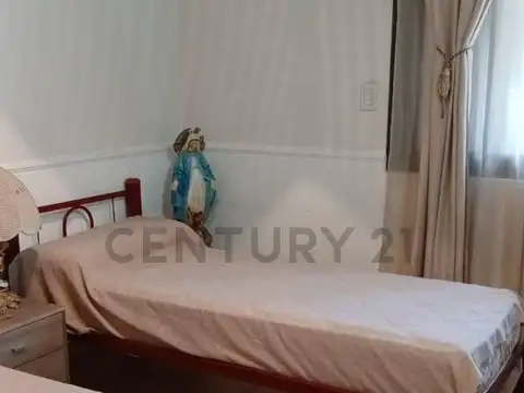 SE VENDE EXCELENTE CASA CON DEPARTAMENTO