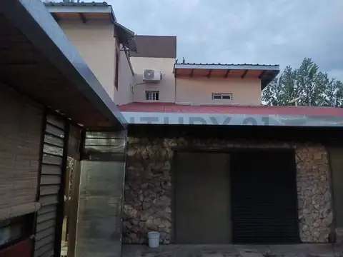 SE VENDE EXCELENTE CASA CON DEPARTAMENTO