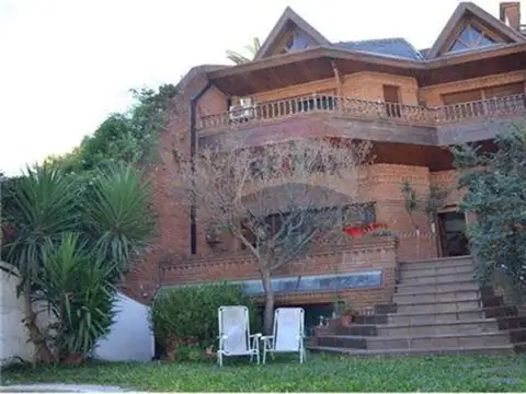 Casa venta Belgrano R con pileta jardin y cochera