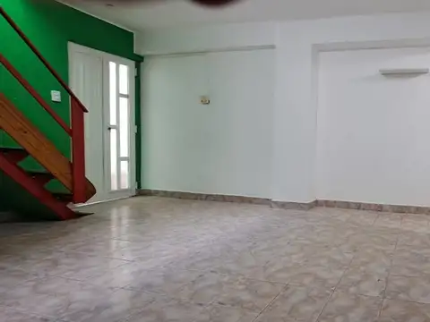 Depto Tipo Casa 3 ambientes con 1 baño