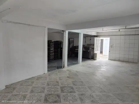LOCAL COMERCIAL c/CASA y DPTOS en Fcio. Varela