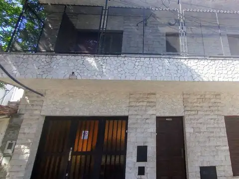 VENTA CASA DOS PLANTAS COCHERA Y GALPON, ARROYITO 