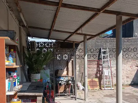Casa de 2 Dormitorios sobre Avenida 