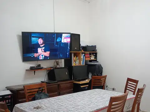 Casa de 2 Dormitorios sobre Avenida 