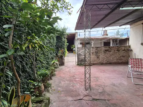 Casa de 2 Dormitorios sobre Avenida 